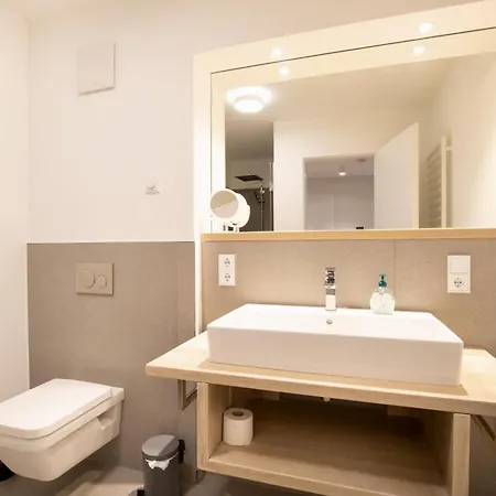 Beatrice Seeglas In *